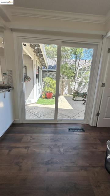 706 Lakeside Ct, Danville CA: https://media.crmls.org/mediaz/3fa5d093-171e-4b5a-ae97-da52be7a4283.jpg