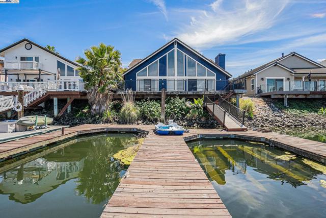4325 Monterey ct, Discovery Bay CA: https://media.crmls.org/mediaz/3fa72079-daff-4839-aa0d-6c984f3dd92c.jpg