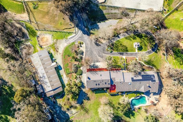 6915 Redwood Retreat Road, Gilroy CA: https://media.crmls.org/mediaz/3fa730d3-3fc3-4584-80bd-dcf1b8d9e4c2.jpg
