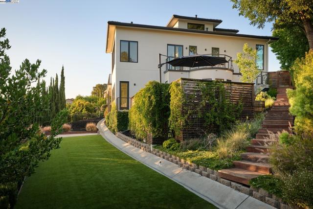 1615 Vinehill Court, Fremont CA: https://media.crmls.org/mediaz/3fa797fb-9f90-464d-bd10-5ed3fb6ae15a.jpg