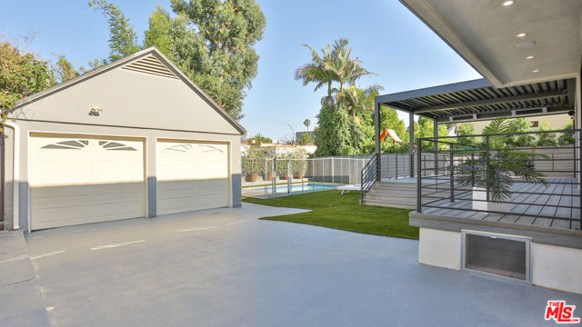 842 S Ogden Drive, Los Angeles CA: https://media.crmls.org/mediaz/3fa7a286-441f-45a8-b7e3-3710333e0d7e.jpg
