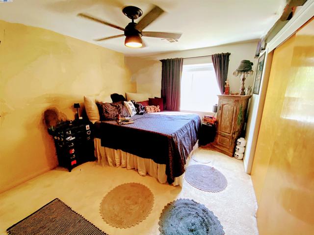 31733 Lake Meadow Rd, Acton CA: https://media.crmls.org/mediaz/3fa80e48-9d83-4923-82f2-513eb27f838f.jpg