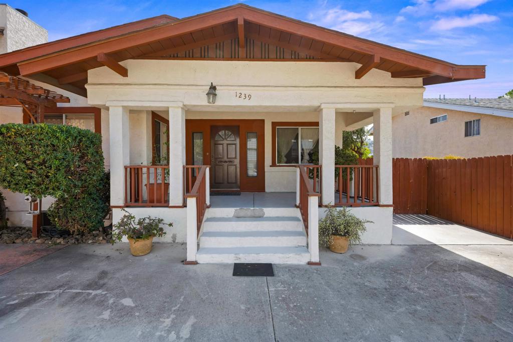 1239 La Presa Ave