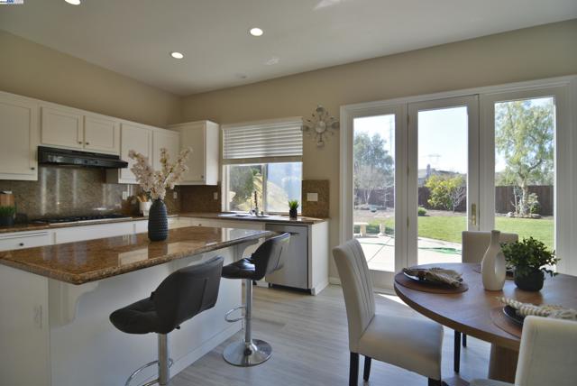 Image 12 of 38 For 25657 Crestfield Dr