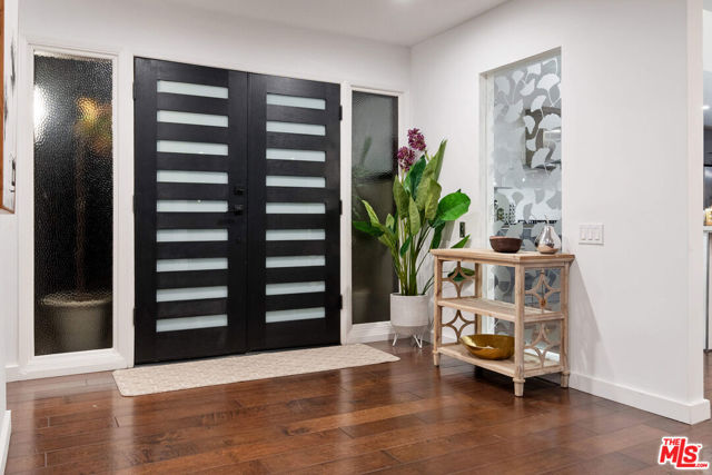 3235 Steven Drive, Encino CA: https://media.crmls.org/mediaz/3fa95c0e-a687-48bd-9157-c540fe0e9fe6.jpg