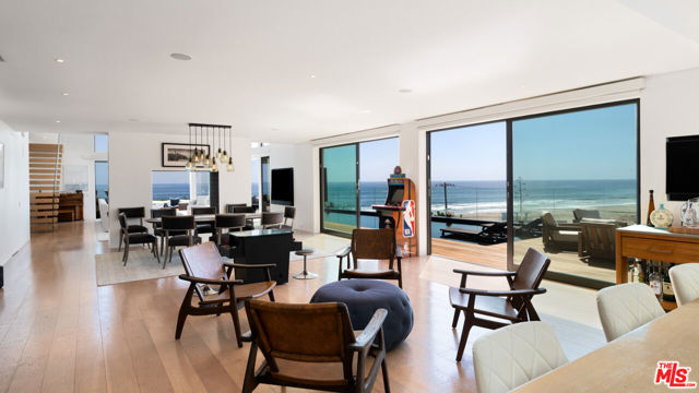 6463 Surfside Way, Malibu CA: https://media.crmls.org/mediaz/3fa95f25-820e-4aaf-9857-9b470bac4d46.jpg