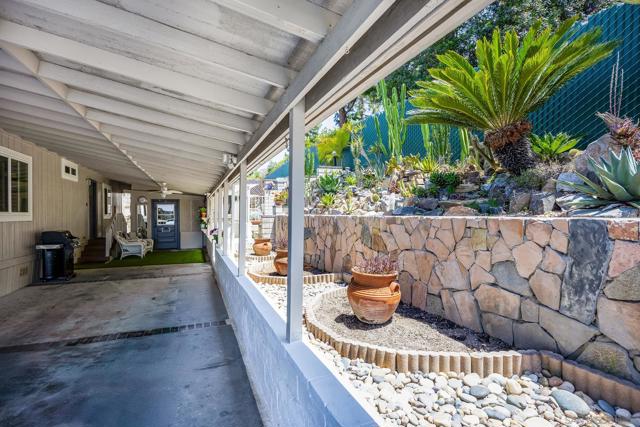 2130 Sunset Dr, Vista CA: https://media.crmls.org/mediaz/3faa2374-30e9-4592-8a53-56c13dfdd3a0.jpg