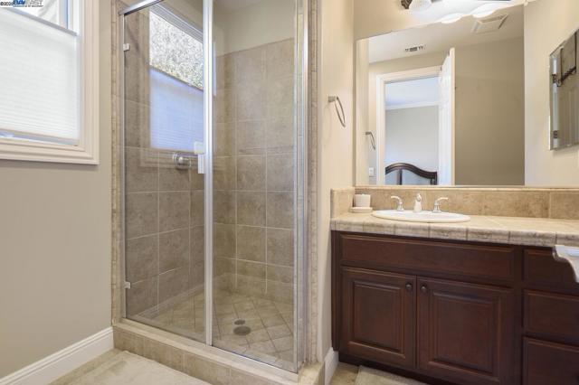 3272 Ashbourne Cir, San Ramon CA: https://media.crmls.org/mediaz/3faae451-920e-4584-b309-928cddeafa8e.jpg