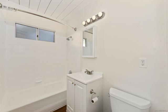 4204 06 Division St, San Diego CA: https://media.crmls.org/mediaz/3faaea26-078e-482c-9675-a4b4dec0eddf.jpg