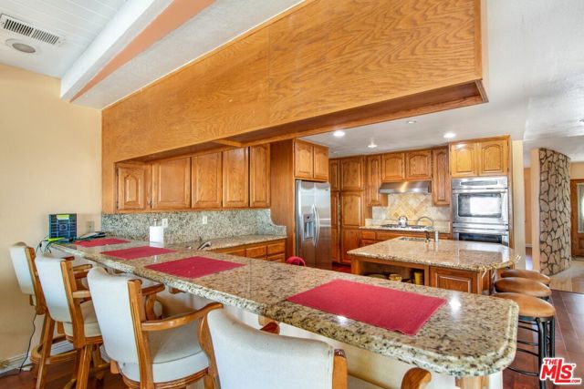 4272 Don Carlos Drive, Los Angeles CA: https://media.crmls.org/mediaz/3faaf653-5afd-4c5e-9a5d-fc378e311ea5.jpg