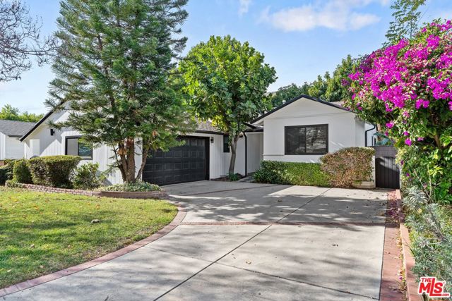 5413 Halbrent Avenue, Sherman Oaks CA: https://media.crmls.org/mediaz/3faaf6b3-f9d2-4207-8cdc-87669f43d663.jpg