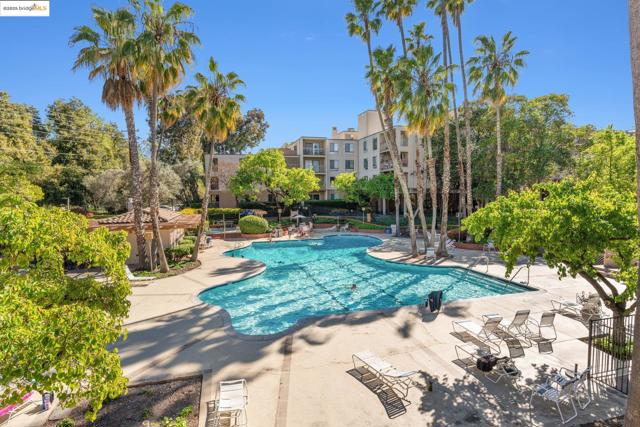 470 N N Civic Drive, Walnut Creek CA: https://media.crmls.org/mediaz/3facba66-b8df-41b6-8b55-42558c159ab9.jpg