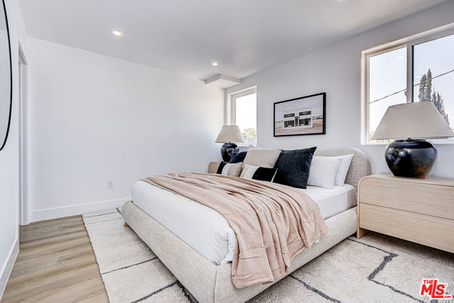 1291 Sycamore, Los Angeles CA: https://media.crmls.org/mediaz/3facd667-4e7b-4417-8ab9-e6e04812b513.jpg