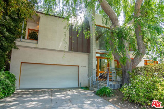 4070 Benedict Canyon Drive photo 2