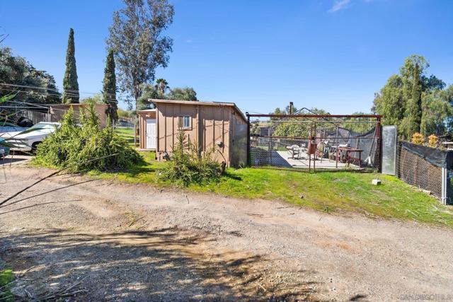 Image 3 of 41 For 11816 Waterhill Rd