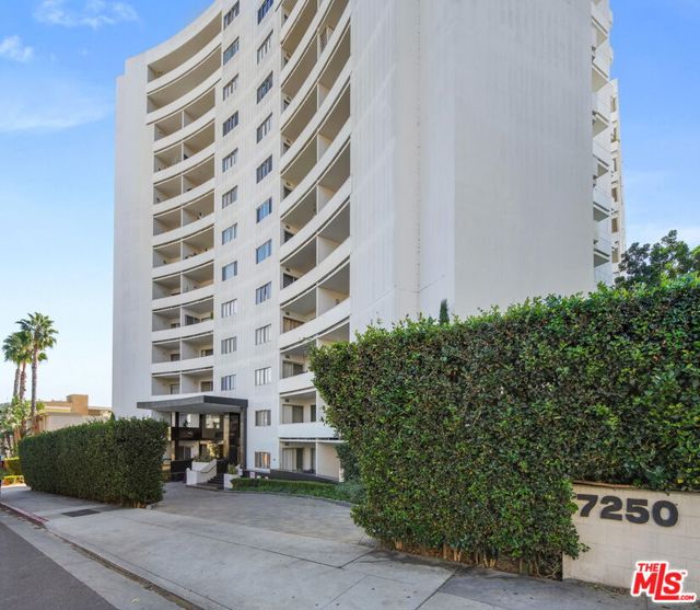 7250 Franklin Avenue, Los Angeles CA: https://media.crmls.org/mediaz/3fad45c0-4a34-4641-975e-f2964bd6c62e.jpg
