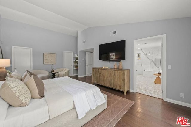 10411 Windtree Drive, Bel Air CA: https://media.crmls.org/mediaz/3fadc03a-95f6-4622-aa45-1f1c29155a78.jpg