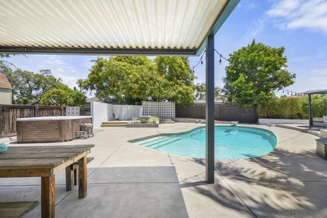 Image 34 of 51 For 4877 Lorraine Dr