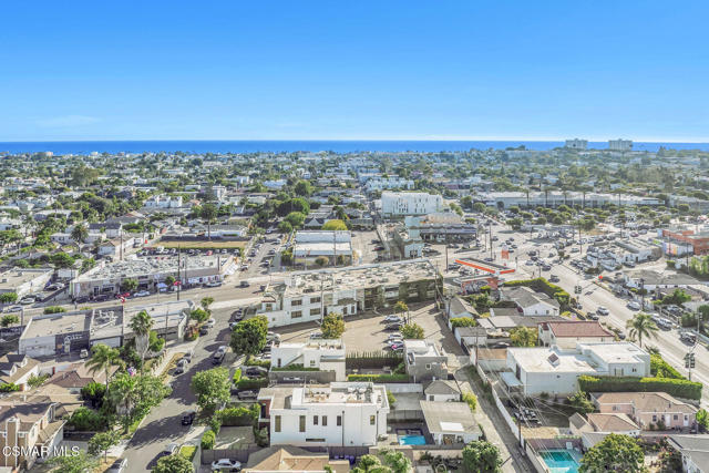 829 Flower Avenue, Venice CA: https://media.crmls.org/mediaz/3fae57c7-26c5-4401-83b5-4d58451cf898.jpg