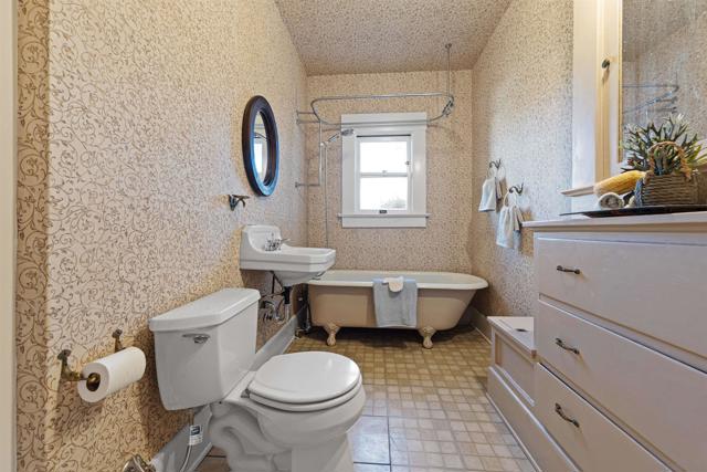 4229 Saint James Place, San Diego CA: https://media.crmls.org/mediaz/3fae98e9-641c-4f6e-b1b5-6bf98135cf04.jpg