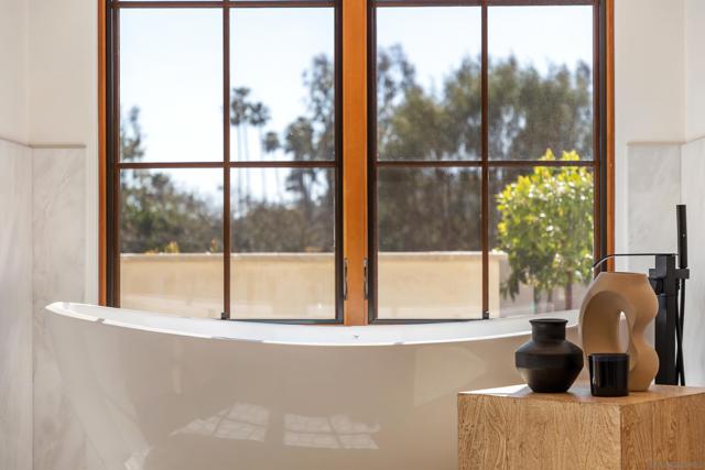 5758 60 Las Palomas, Rancho Santa Fe CA: https://media.crmls.org/mediaz/3faffd96-6e2a-4d34-a632-583929ae1687.jpg