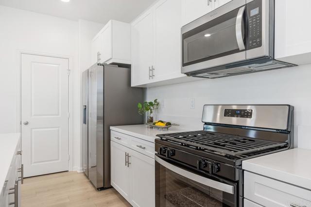 Detail Gallery Image 15 of 41 For 1047 Arrowood Trail, Vista,  CA 92081 - 3 Beds | 2/1 Baths