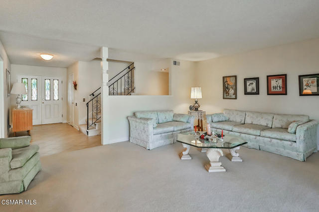 5260 Edgeware Drive, Calabasas CA: https://media.crmls.org/mediaz/3fb21e62-15f2-4bcc-9680-a2f391c70dbc.jpg