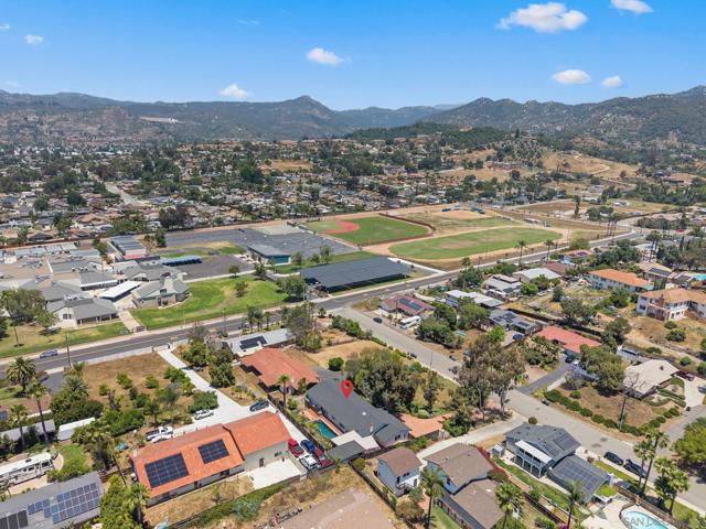 925 Moody Dr, Escondido CA: https://media.crmls.org/mediaz/3fb2408d-6b48-4ea3-b31f-346c9ac9a598.jpg