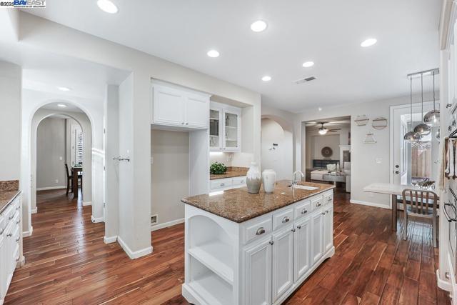 2744 Redbridge Rd, Tracy CA: https://media.crmls.org/mediaz/3fb38988-0722-4602-8f07-f1eb0488d8f7.jpg
