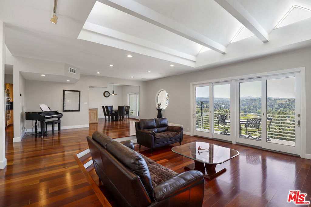 5045 Calatrana Drive