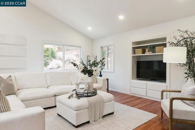 2 Deer field, Walnut Creek CA: https://media.crmls.org/mediaz/3fb424fc-370b-429f-aca1-8b44f861b848.jpg