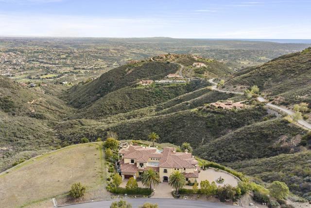 18233 Via Ambiente, Rancho Santa Fe CA: https://media.crmls.org/mediaz/3fb4f26f-c260-4573-90ea-b20decdcb77a.jpg