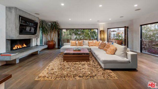 4616 Roma Court photo 3