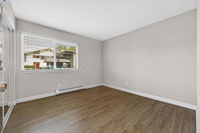 394 Caliente Dr, San Leandro CA: https://media.crmls.org/mediaz/3fb63cd3-5fcf-4208-817f-c43ce1d62319.jpg
