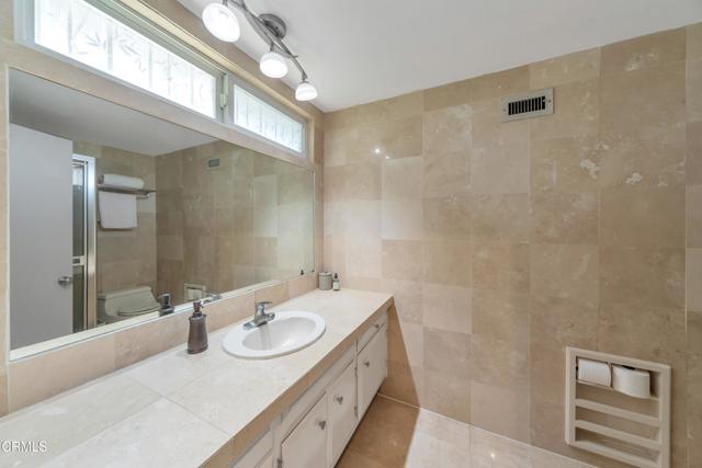 Detail Gallery Image 13 of 29 For 9212 Creemore Dr, La Crescenta,  CA 91214 - 3 Beds | 2/1 Baths