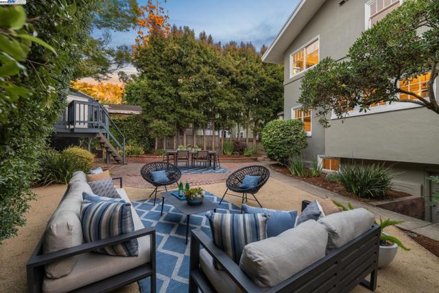 6040 LAWTON AVENUE, Oakland CA: https://media.crmls.org/mediaz/3fb72b61-71bf-4a45-b5e7-4716e66aac2c.jpg