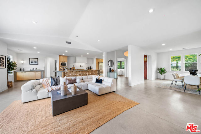 32070 Via Vera, Bonsall CA: https://media.crmls.org/mediaz/3fb74181-43f3-421c-ad35-d3b01be5e8bb.jpg