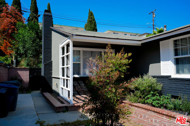 1819 W 129th Street, Gardena CA: https://media.crmls.org/mediaz/3fb8406b-7eae-4d58-8ce9-5a310f430f0c.jpg