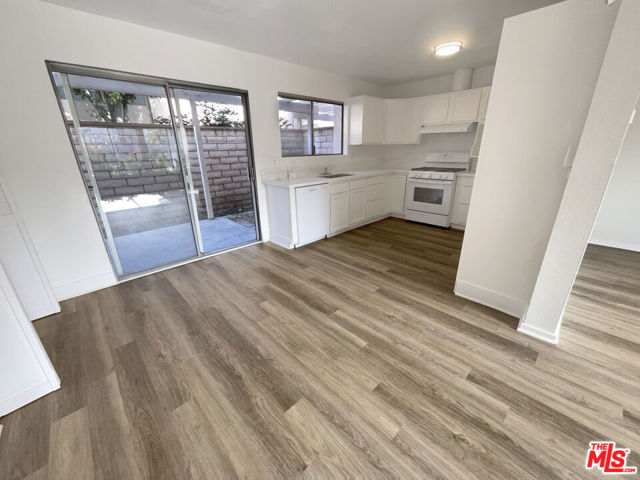 700 W La Veta Avenue, Orange CA: https://media.crmls.org/mediaz/3fb8803e-1ab3-4620-93bb-24e0a46ecd9d.jpg