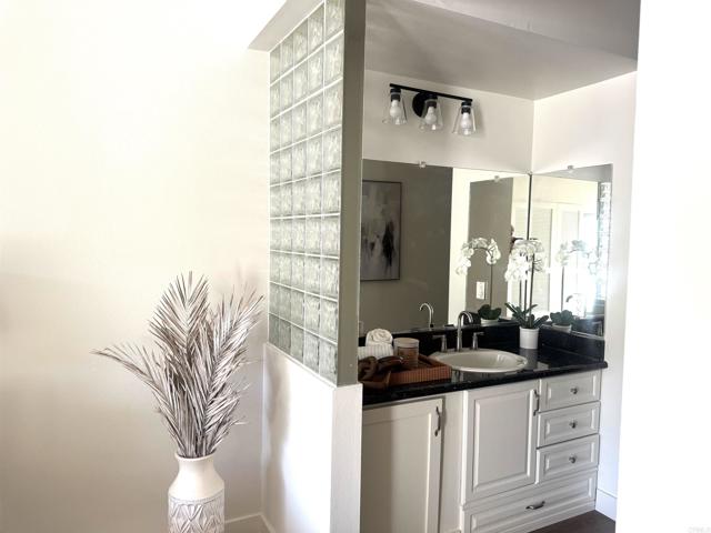 7019 Estrella De Mar Road, Carlsbad CA: https://media.crmls.org/mediaz/3fb8a9dc-488b-4d29-94dc-16da545d1c99.jpg