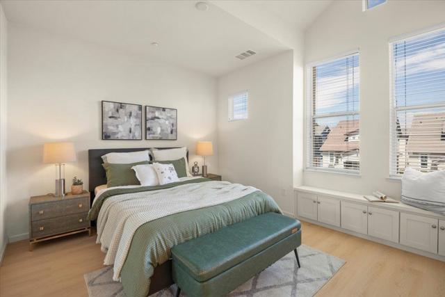 171 Stockwell Drive, Mountain View CA: https://media.crmls.org/mediaz/3fb90f71-4106-4eaa-abe0-60537352f257.jpg