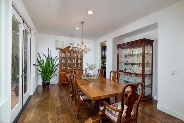 7319 Paseo Capuchina, Carlsbad CA: https://media.crmls.org/mediaz/3fb96219-53c3-4e11-81ad-69568454e59e.jpg