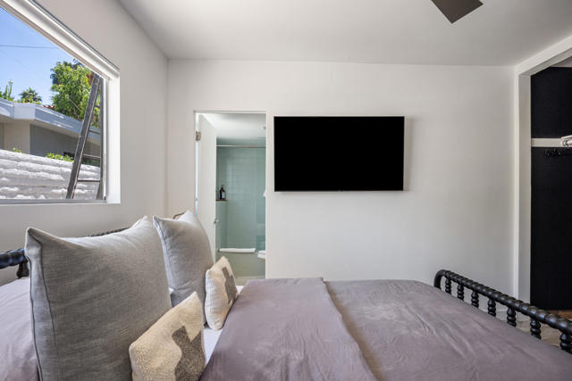 257 W El Camino Way, Palm Springs CA: https://media.crmls.org/mediaz/3fb97b19-66b0-466a-97c6-4212e9669694.jpg