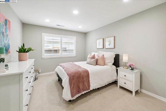 5204 Hummingbird Rd, Pleasanton CA: https://media.crmls.org/mediaz/3fb9821a-3a01-45b0-bba1-ba2bcfd5ecb9.jpg