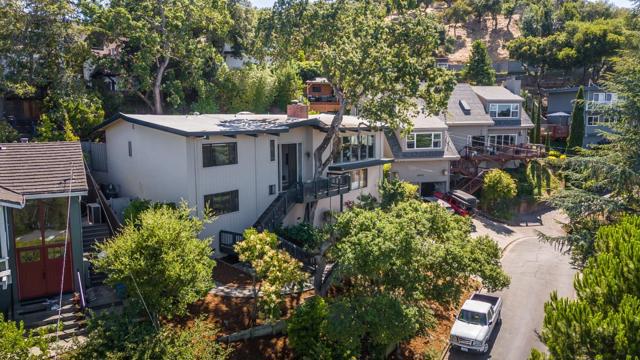 2935 Sherwood Drive, San Carlos CA: https://media.crmls.org/mediaz/3fba23d0-490b-4e05-a2bc-03c2f4695f7e.jpg