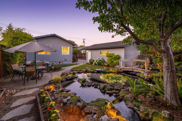 833 Linden Avenue, Burlingame CA: https://media.crmls.org/mediaz/3fbabdb9-d336-4919-af1d-231d1a45bc57.jpg