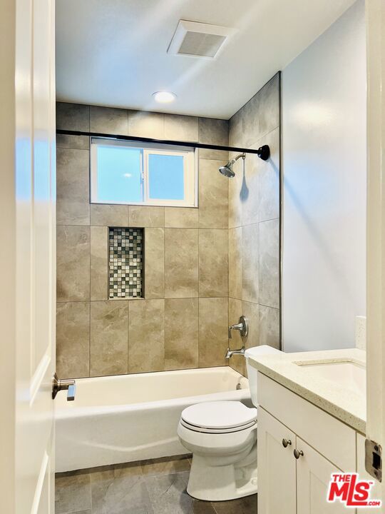 1136 SPAZIER Avenue, Glendale CA: https://media.crmls.org/mediaz/3fbb245f-b647-4b2f-a8a0-a3372378a93c.jpg