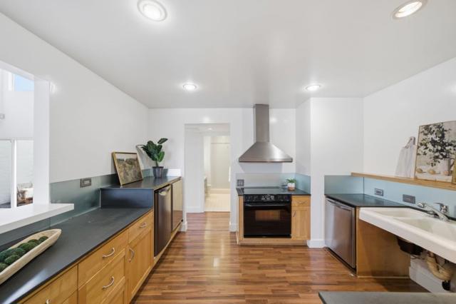 902 Virgo Lane, Foster City CA: https://media.crmls.org/mediaz/3fbb2cb9-9722-4323-923b-a77c966f687d.jpg