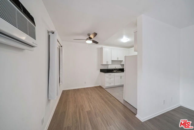217 Carondelet, Los Angeles CA: https://media.crmls.org/mediaz/3fbb7f1e-9a91-4d25-81a3-04b93b78bc8d.jpg