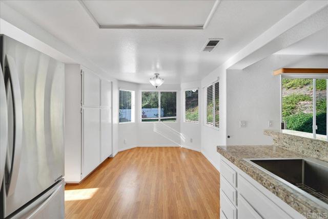 Detail Gallery Image 5 of 31 For 1423 Portofino Dr, Vista,  CA 92081 - 4 Beds | 2/1 Baths